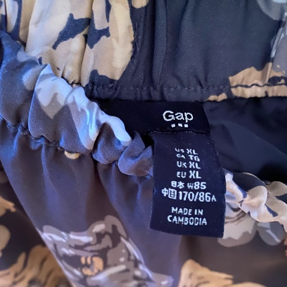 Floral skirt from the Gap 🌼 - Picture 2 of 3